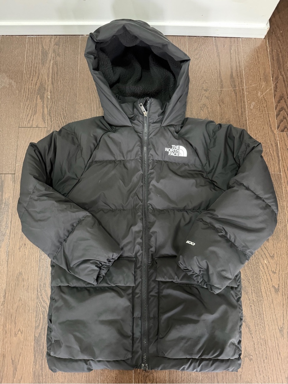 The North Face Boy’s Black Puffer Hooded Down Jacket - size M (10)
